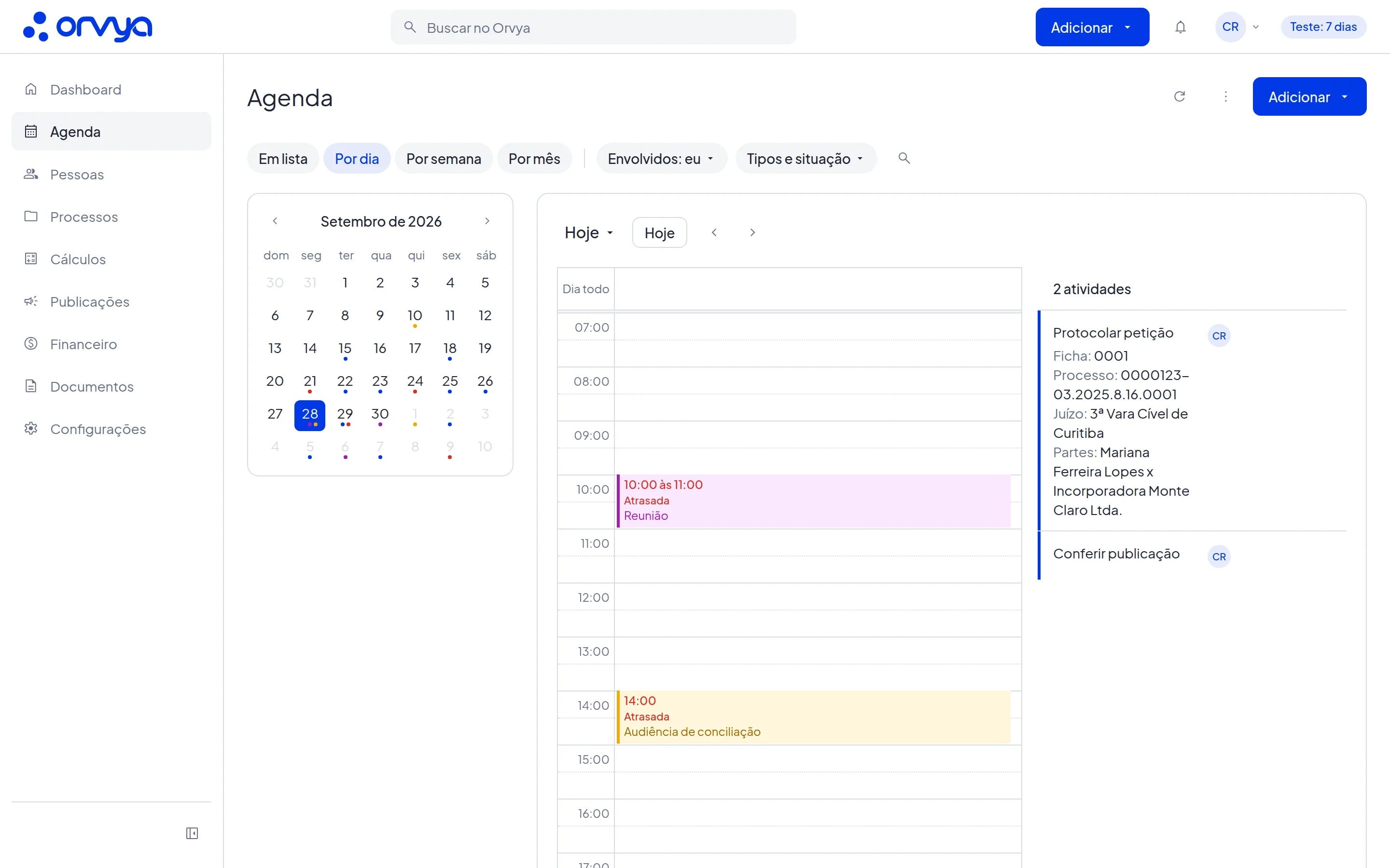 Agenda na visão Por dia, com a grade de horários e o painel de tarefas e prazos do dia