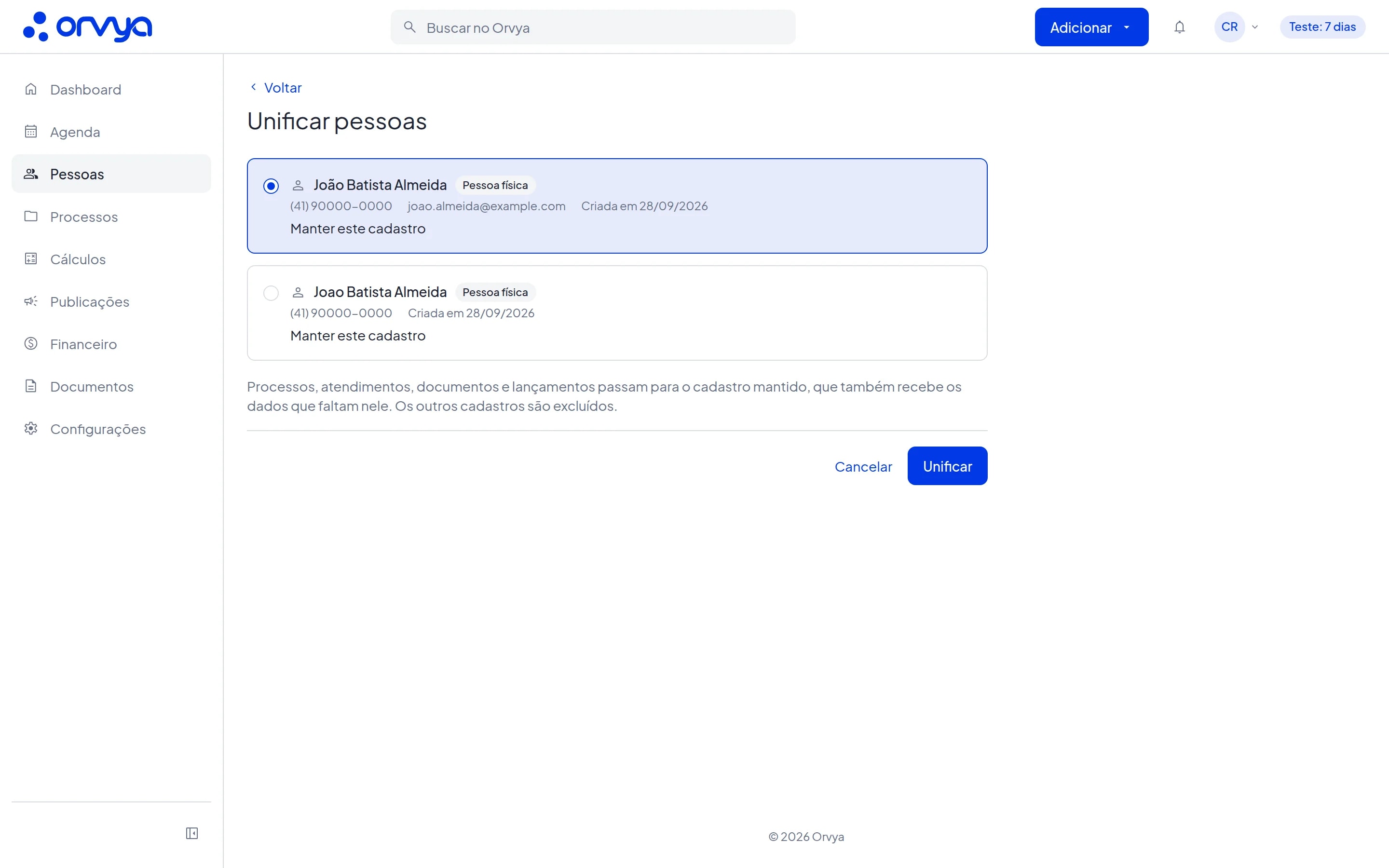 Página Unificar pessoas com a escolha do cadastro mantido